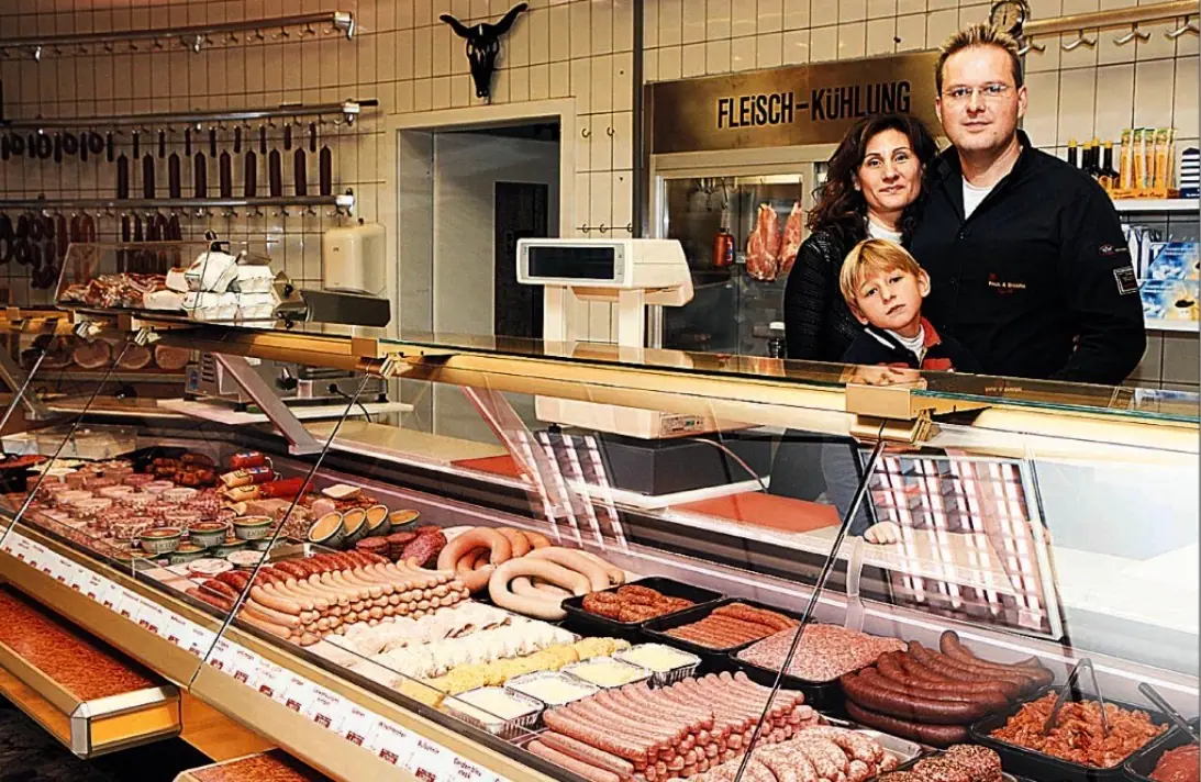 De Paul Haag mat senger Fra a sengem Jong hannert der Théik am éischte Buttek, 2009